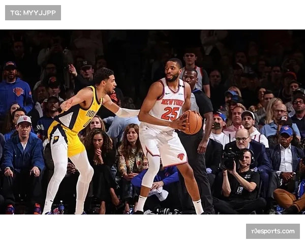 骑士主场力克尼克斯，防守端成功限制对手，将对方百回合得分压制在百分以下。